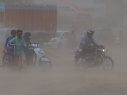 दिल्&zwj;ली में धूल भरी आंधी ने हिला डाला, 128 km की रफ्तार से चली हवा, 25 साल का रिकॉर्ड बना