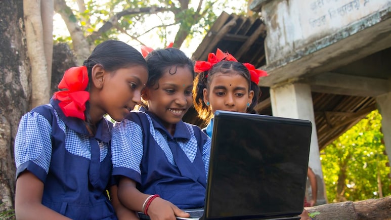Pune News : 15 जूनपासून राज्यातील शाळा ऑनलाइन पद्धतीने सुरू होणार? शिक्षण विभागाची मोठी माहिती