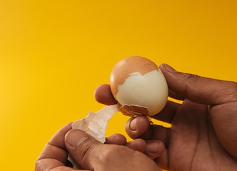 I Tried 5 Different Ways To Peel Boiled Eggs And This One Method Clearly Worked Best