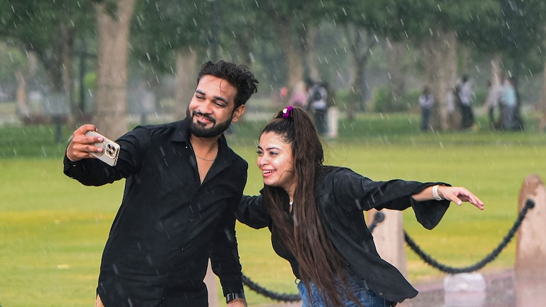 दिल्&zwj;ली में इतनी साफ हवा! टूटा रिकॉर्ड, राजधानी बन गई शिमला-मनाली, बेमौसम बारिश से पारा भी गिरा