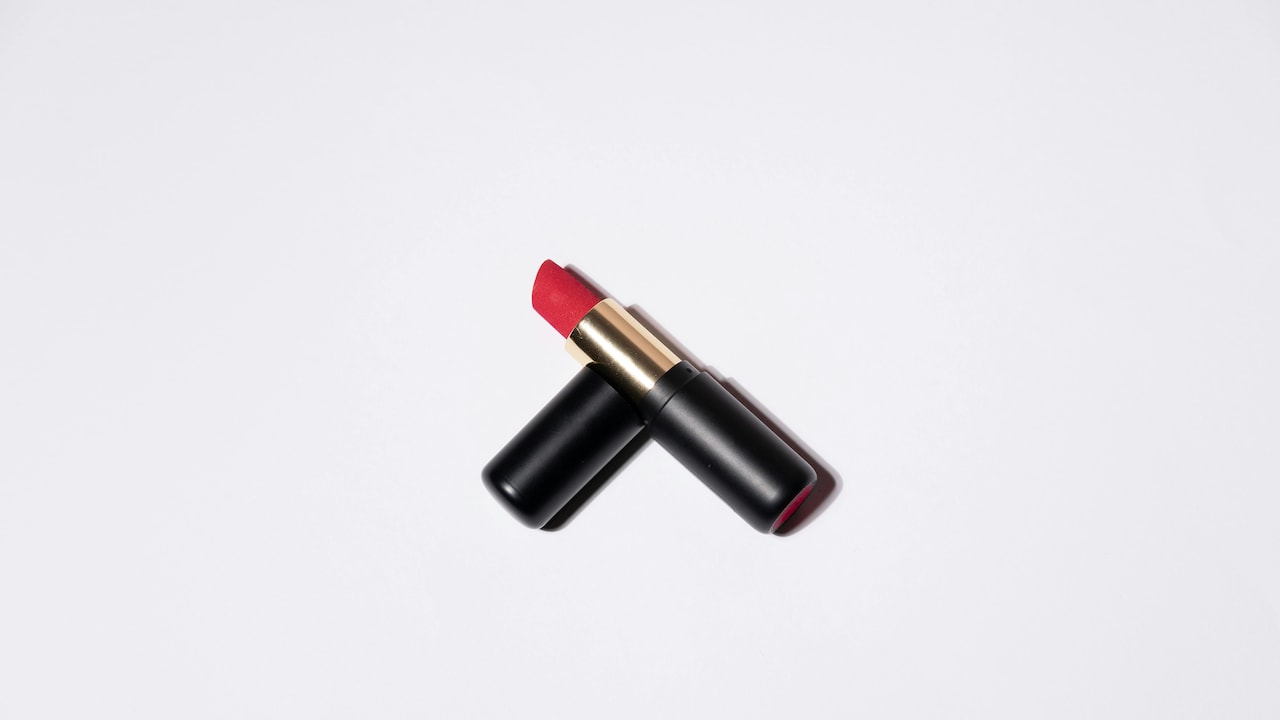 8 Lipsticks For Long Days Without Constant Touch-Ups