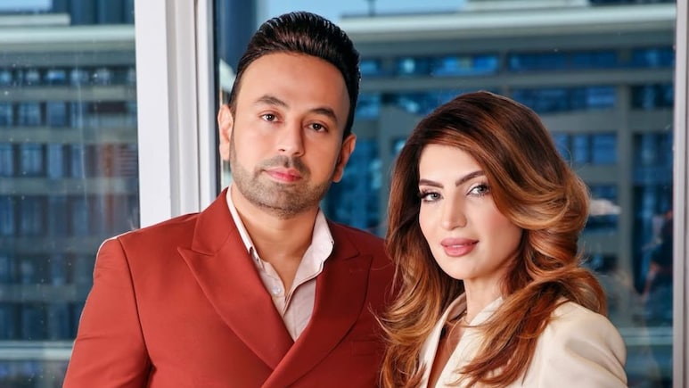 <i>Desi Bling</i>'s Tabinda Defends Giving Foot Massages To Satish Sanpal: '<i>Husband Majazi Khuda Hain</i>'
