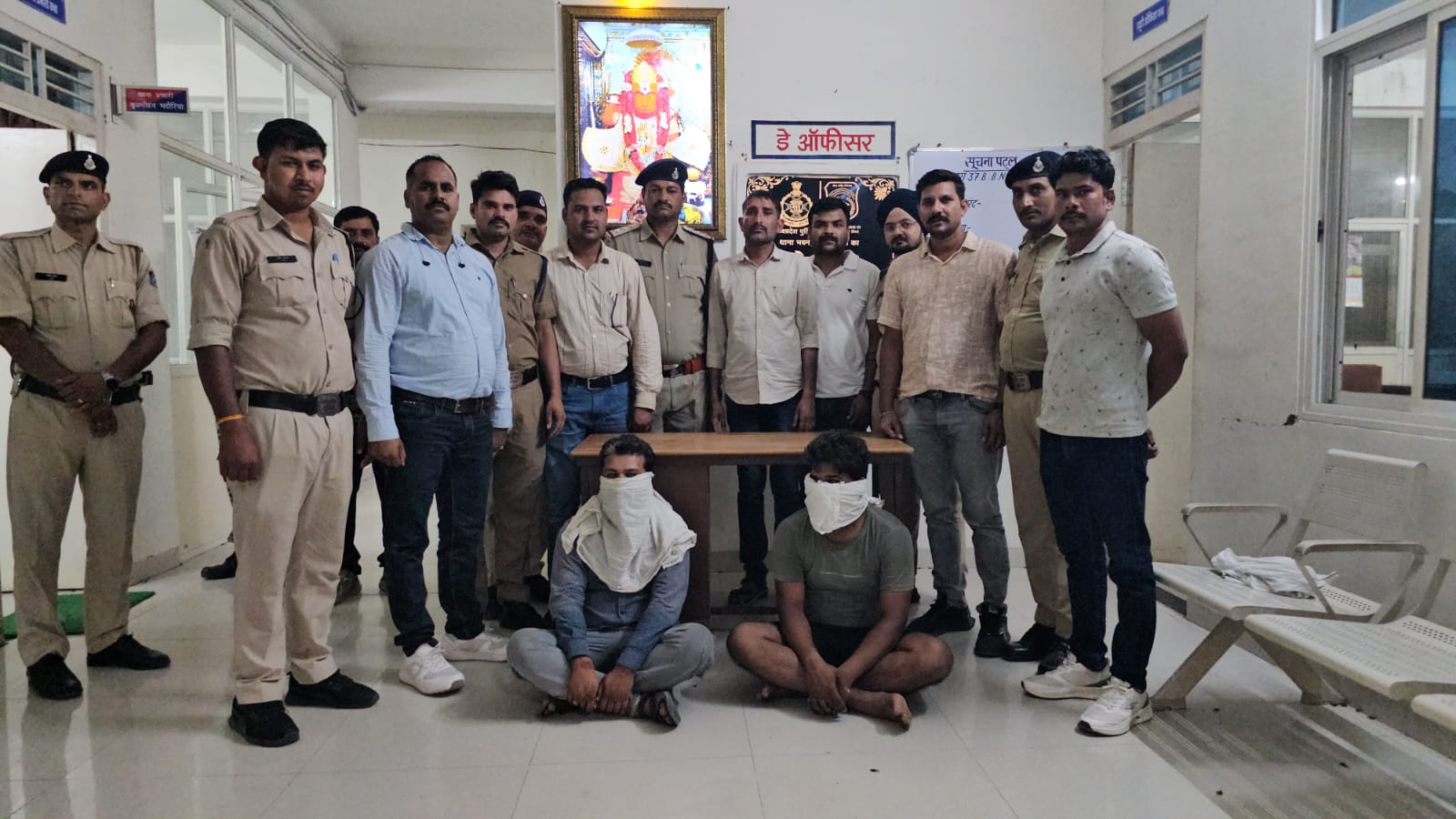 Guna Triple Murder Case: पुलिस की गिरफ्त में आरोपी Guna Triple Murder Case: पुलिस की गिरफ्त में आरोपी