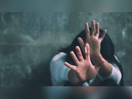 असम: नाबालिग लड़की के साथ चलती गाड़ी में गैंगरेप, पांच लोग गिरफ्तार; कई महीनों से हो रहा था शोषण