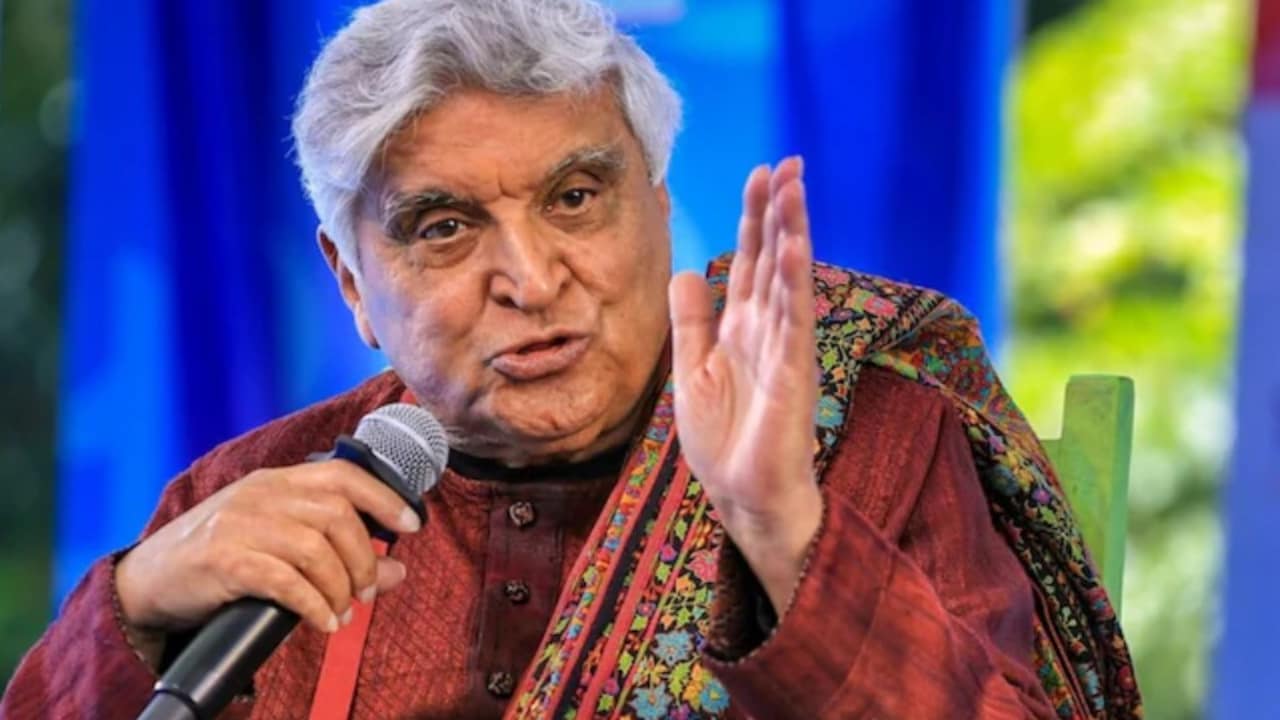 जावेद अख्तर ने "पासपोर्ट नागरिकता का सबूत नहीं" वाले MEA के बयान पर उठाए सवाल, बोले- 'यह बेतुका है'