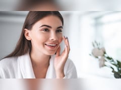 एक्ने और झाइयों से परेशान? तो अपनाएं डर्मेटोलॉजिस्ट के बताए ये 5 सिंपल टिप्स