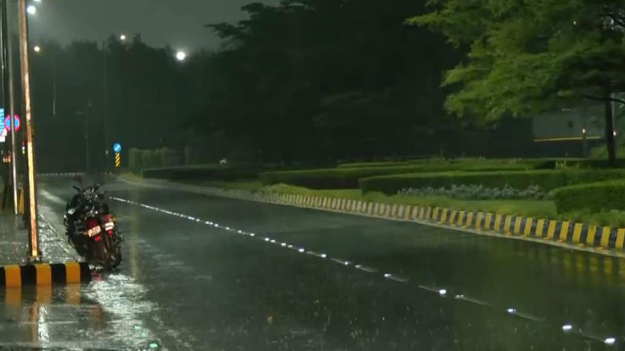 यूपी-द‍िल्‍ली और राजस्‍थान में बार‍िश से ग‍िरा तापमान, मौसम व‍िभाग की आई नई भव‍िष्‍यवाणी  