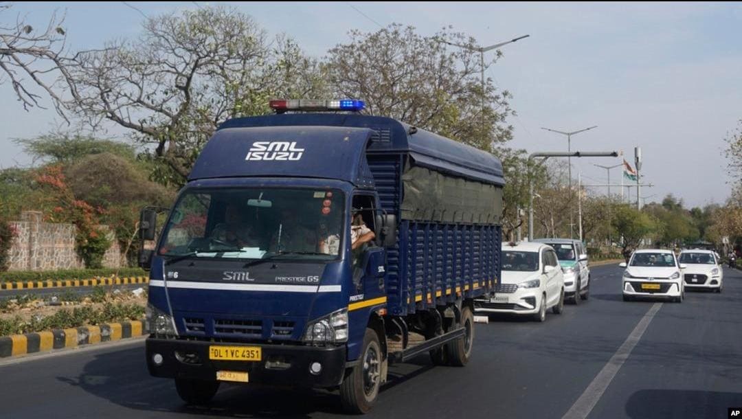 Twisha Sharma Case: पुलिस वाहन में जेल जाती गिरिबाला सिंह