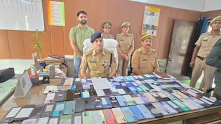 नोएडा: 2020 से मई 2026 तक गुम हुए 121 मोबाइल पुलिस ने ढूंढ निकाले, 35 लाख रुपये थी इनकी कीमत