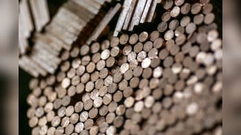 Copper Falls to Three-Week Low on Flareup in US-Iran Fighting