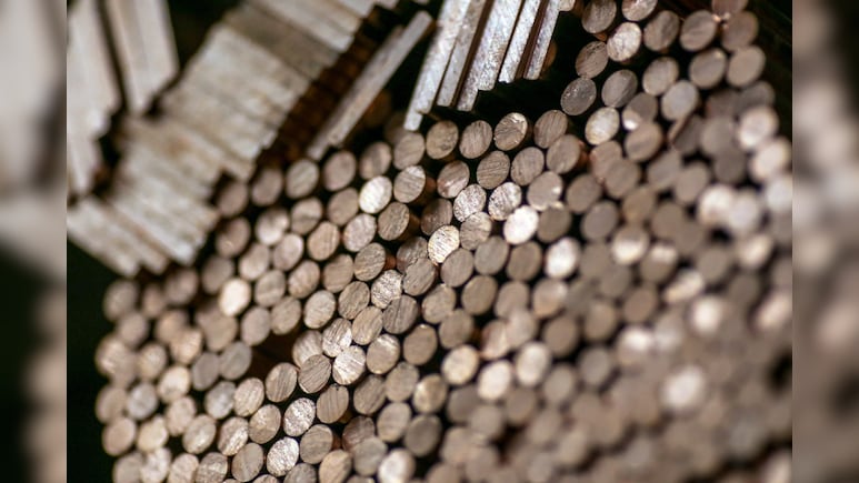 Copper Falls to Three-Week Low on Flareup in US-Iran Fighting