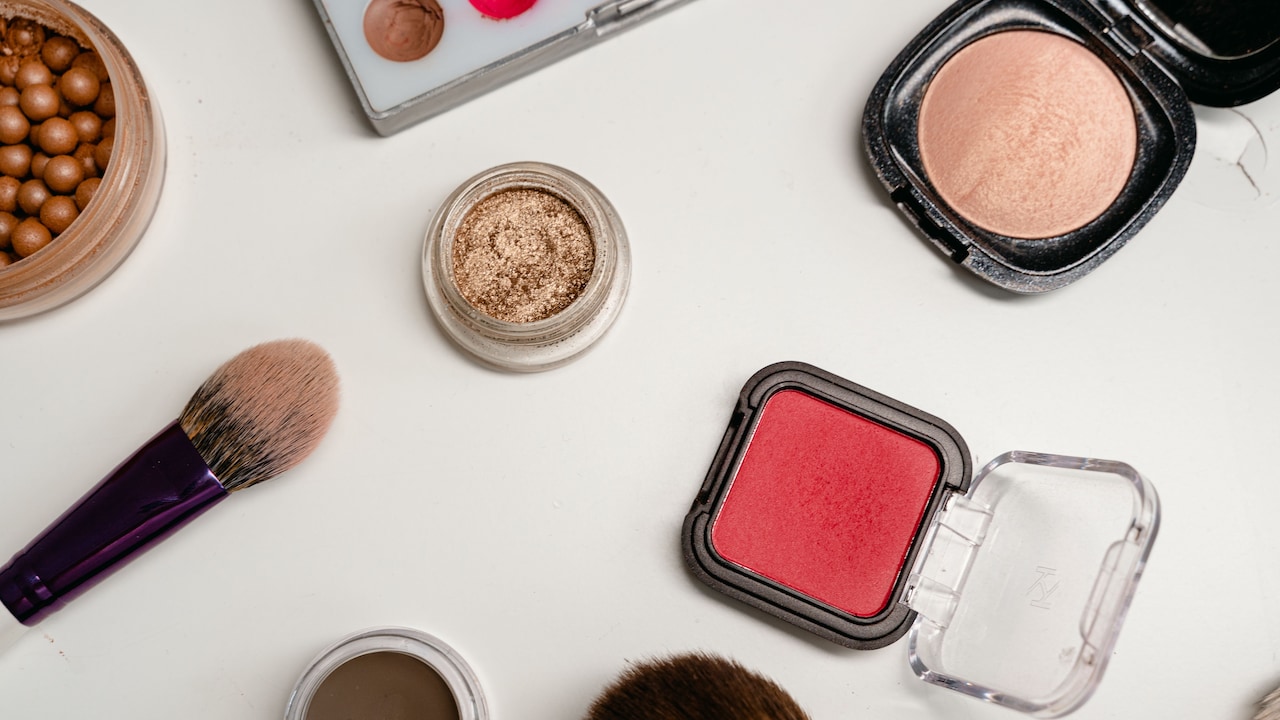 Which makeup essentials do you need to keep in handy while going out for the first date?