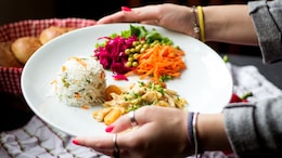 A Gastroenterologist Explains Why Early Dinners Are The Best Cure For Morning Acid Reflux
