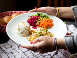 A Gastroenterologist Explains Why Early Dinners Are The Best Cure For Morning Acid Reflux