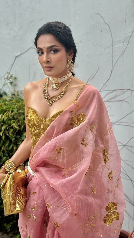 No One Styles a Pink Saree Better Than Ishita Mangal