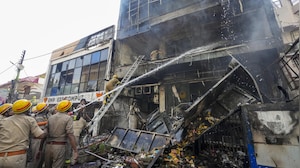 Lucknow Fire: CM Yogi Adityanath Visits Site After Tragedy, Seeks Report