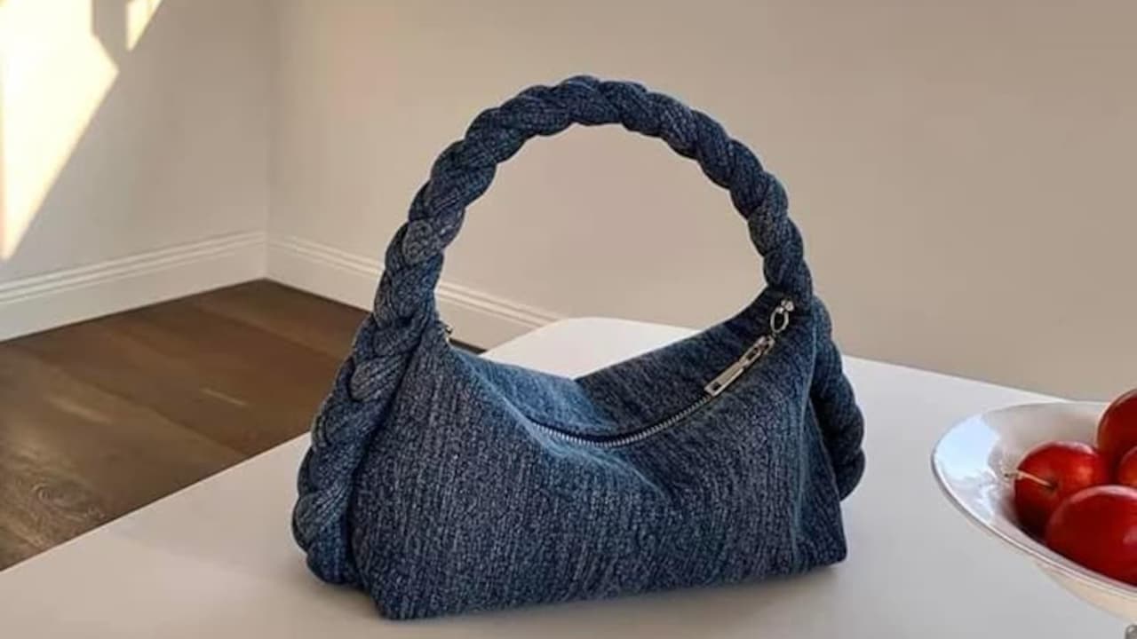 Bring all types of denim handbags for daily use, work, and college Bring all types of denim handbags for daily use, work, and college