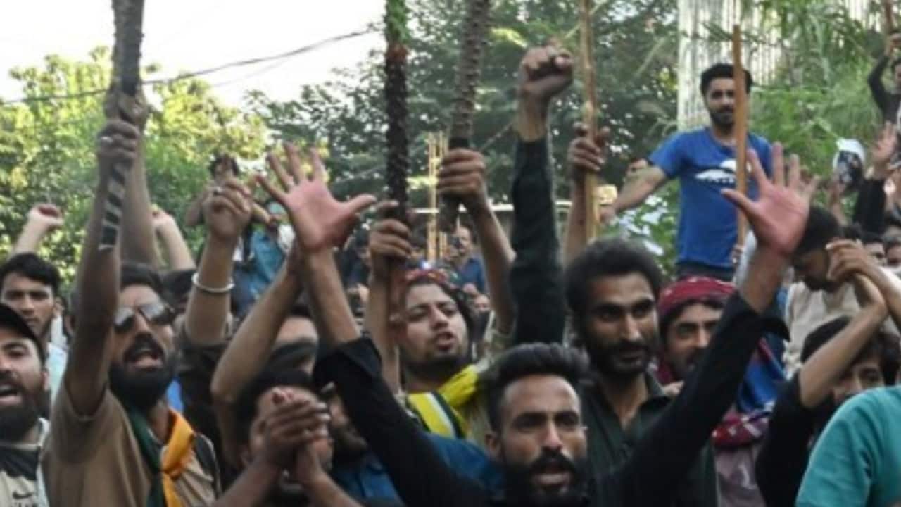 पाकिस्तान के कब्जे वाले कश्मीर में आए दिन लोगों के विरोध प्रदर्शन होते रहते हैं
