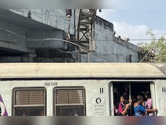 मुंबई की हार्बर लाइन पर लोकल ट्रेनों पर लगा ब्रेक, बिजली का तार बना वजह; आधे घंटे बाद सामान्य हुआ ट्रैफिक
