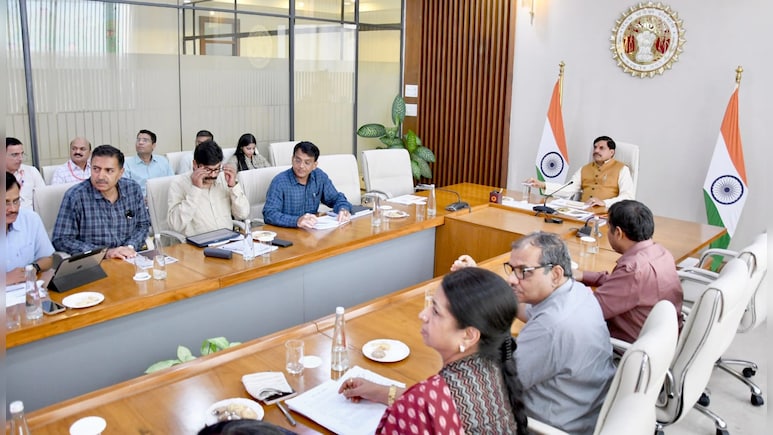 MP में आंध्रप्रदेश से आएंगे वाइल्ड डॉग्स, राजस्थान से सोन चिड़िया; CM मोहन यादव ने टास्क फोर्स को दी मंजूरी