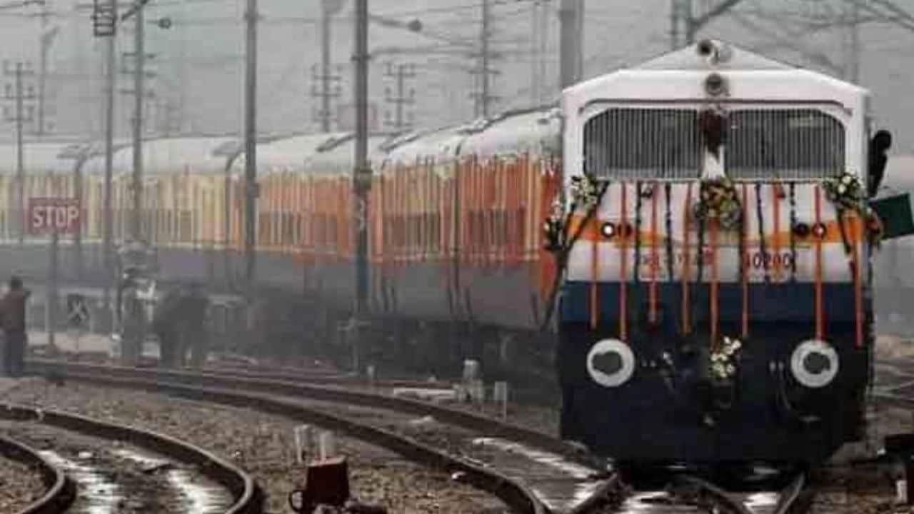दिल्ली जाने वालों के लिए खुशखबरी, मऊ से नई एक्सप्रेस आज से शुरू, जानिए पूरा रूट और हर स्टेशन का टाइम