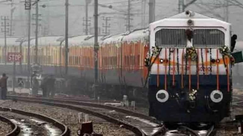 दिल्ली जाने वालों के लिए खुशखबरी, मऊ से नई एक्सप्रेस आज से शुरू, जानिए पूरा रूट और हर स्टेशन का टाइम