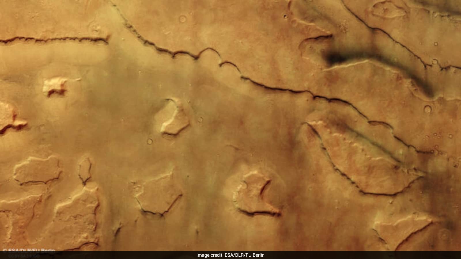 Mars Orbiter Captures Active 'Dust Devils' Swirling Across Red Planet's Canyon System
