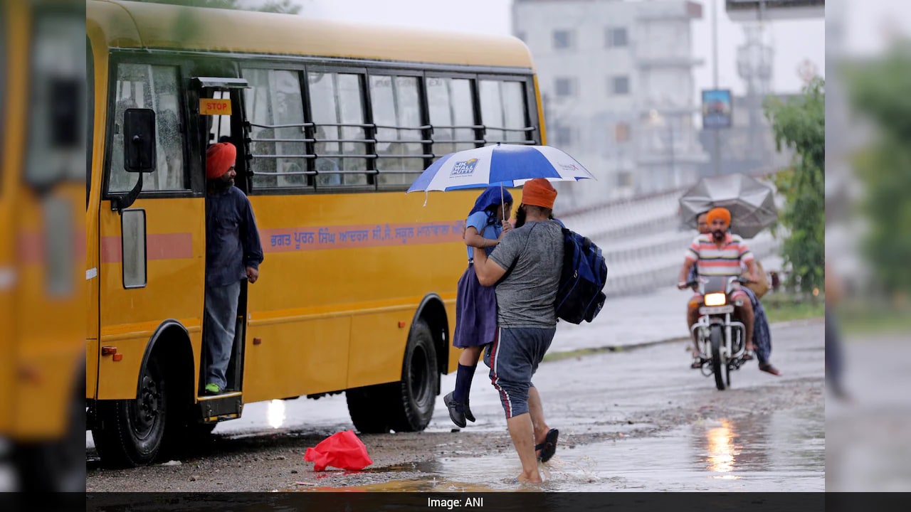 Maharashtra School Bus Operators Announce 15 Per Cent Fare Hike From New Academic Year