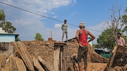 उल्दन बांध परियोजना: 2 दिन में उजड़ जाएगा सलैया गांव, बिलखते लोग बोले- 'पाई-पाई जोड़ बनाए थे घर'