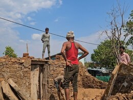 उल्दन बांध परियोजना: 2 दिन में उजड़ जाएगा सलैया गांव, बिलखते लोग बोले- 'पाई-पाई जोड़ बनाए थे घर'