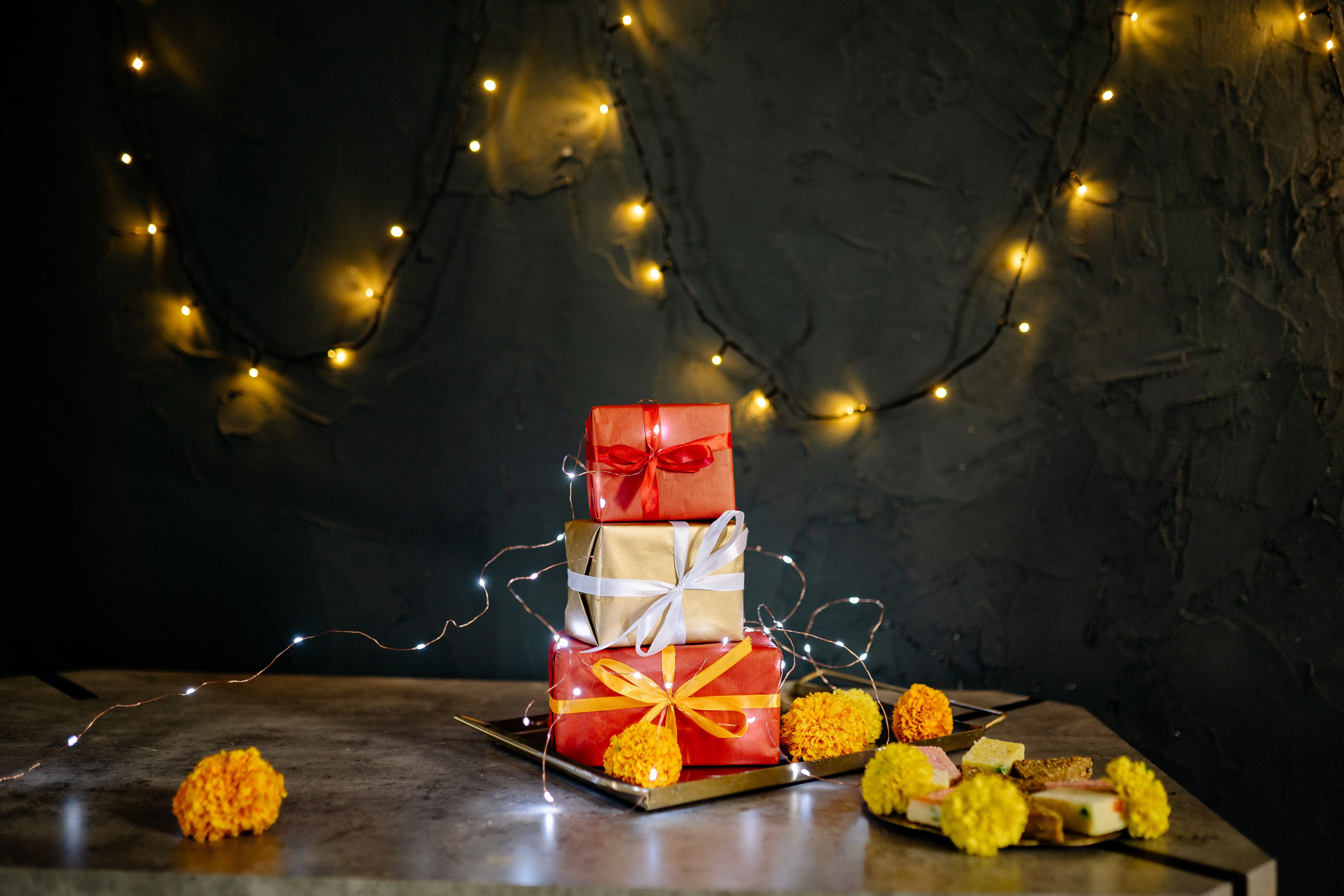 Give Your Room A Magical Makeover With These 5 Rice Lights Under ₹1,000
