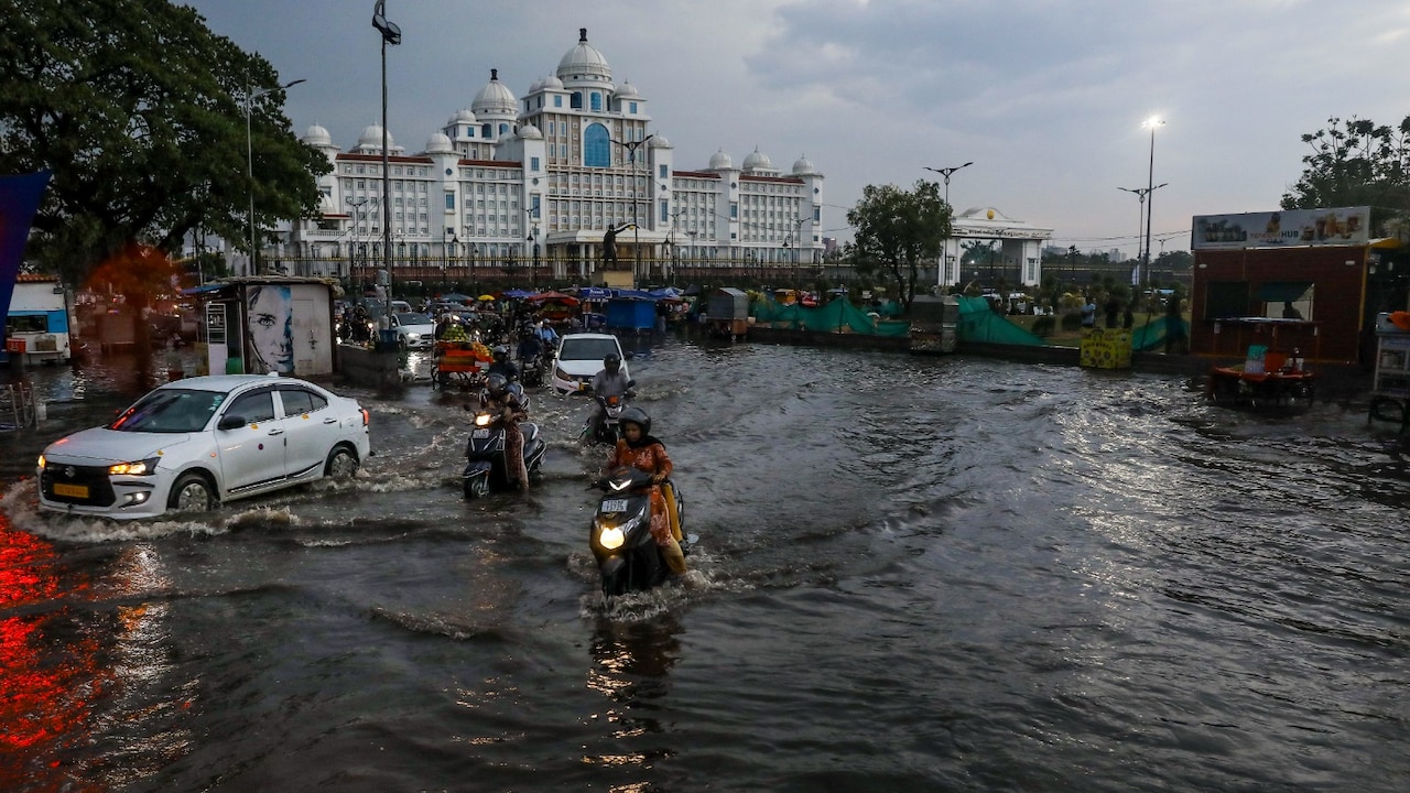 तूफानी बारिश, आंधी और ओले, 100 की रफ्तार से हवाएं,  दिल्ली यूपी समेत 17 राज्यों में मौसम मचाएगा कहर