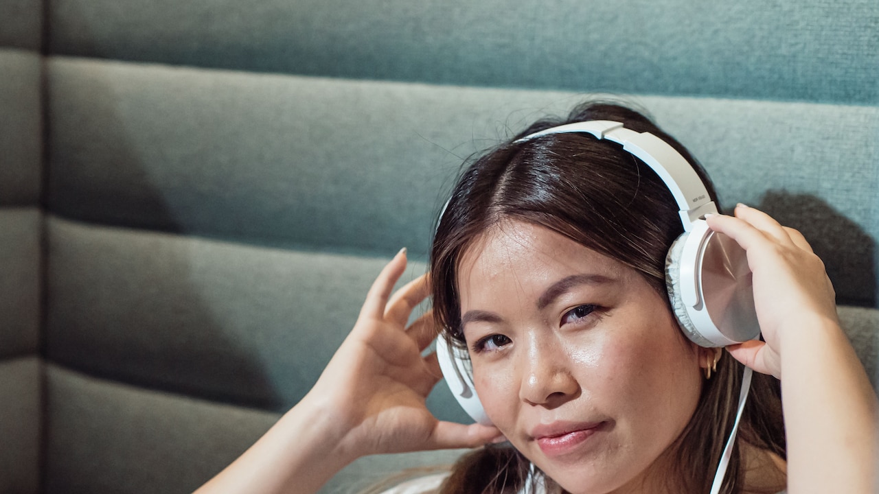 Wired Headphones Hurting Your Ears? Fit Mistakes To Check Wired Headphones Hurting Your Ears? Fit Mistakes To Check