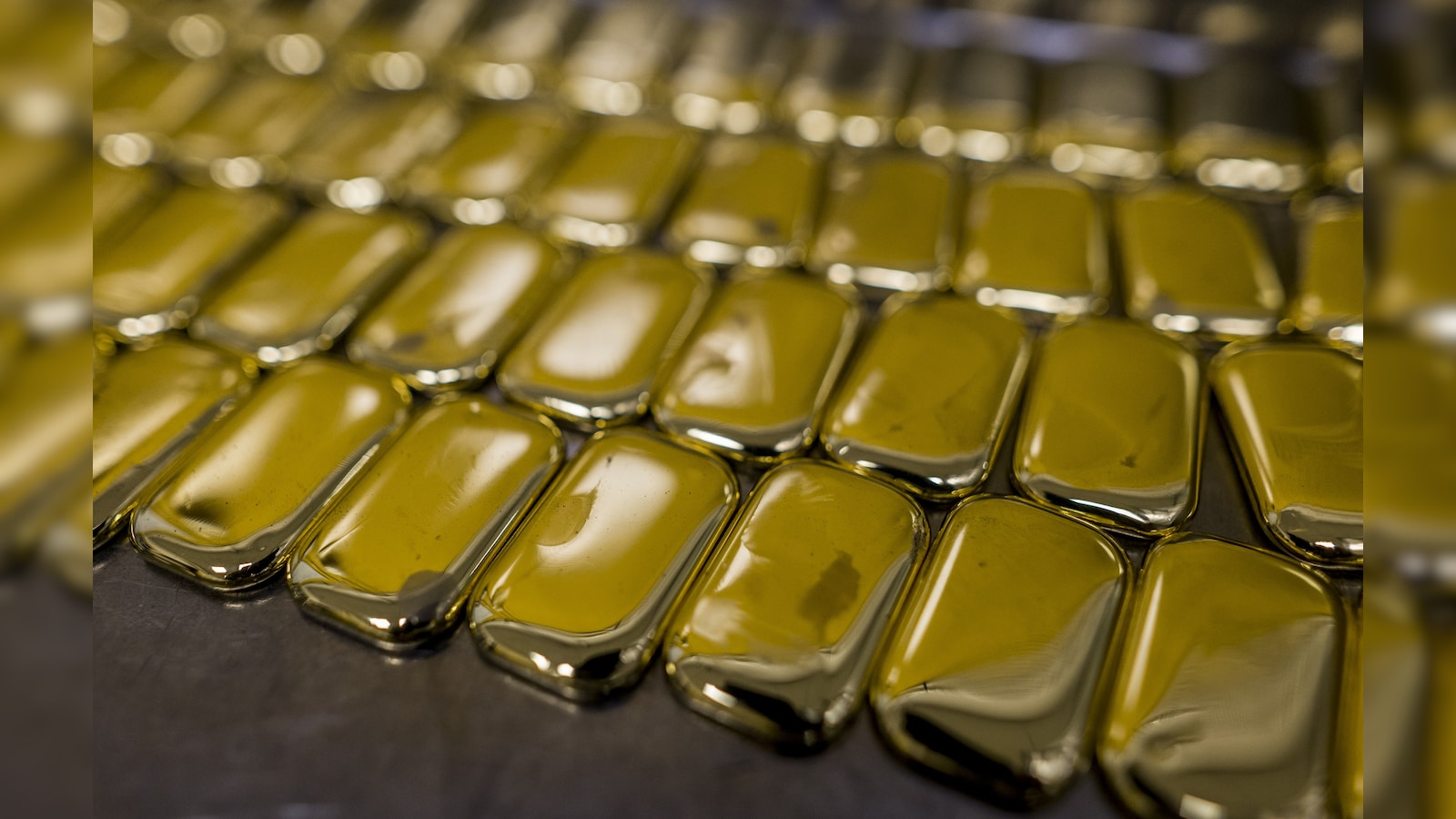 Gold Holds Drop As US-Iran Tensions Weigh On Inflation Outlook