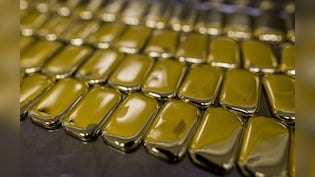 Gold Holds Drop As US-Iran Tensions Weigh On Inflation Outlook