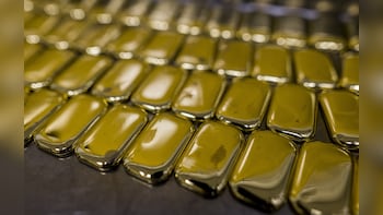 Gold Holds Drop As US-Iran Tensions Weigh On Inflation Outlook