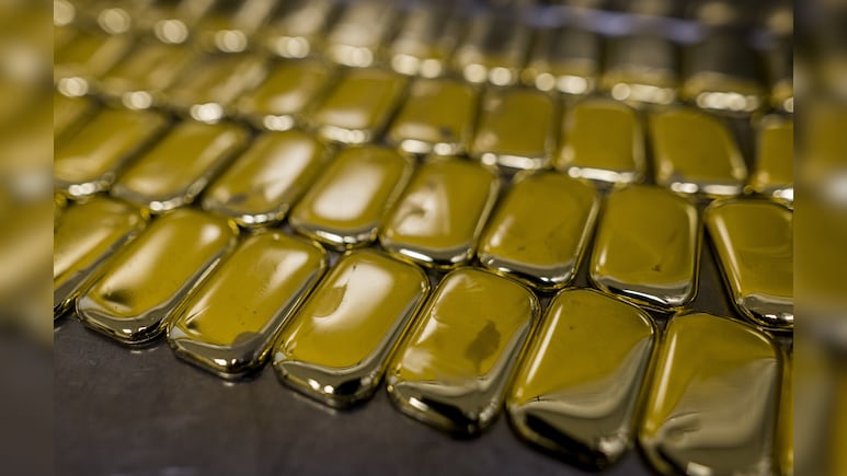 Gold Holds Drop As US-Iran Tensions Weigh On Inflation Outlook
