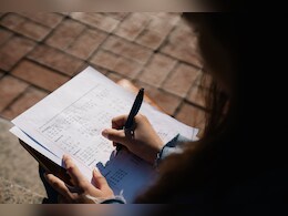 पेपर को लेकर अब लंदन में बवाल, मैथ्&zwj;स पेपर देकर भड़के छात्र, कहा- इतना कठिन एग्&zwj;जाम कैसे बनाया, जवाब दो...