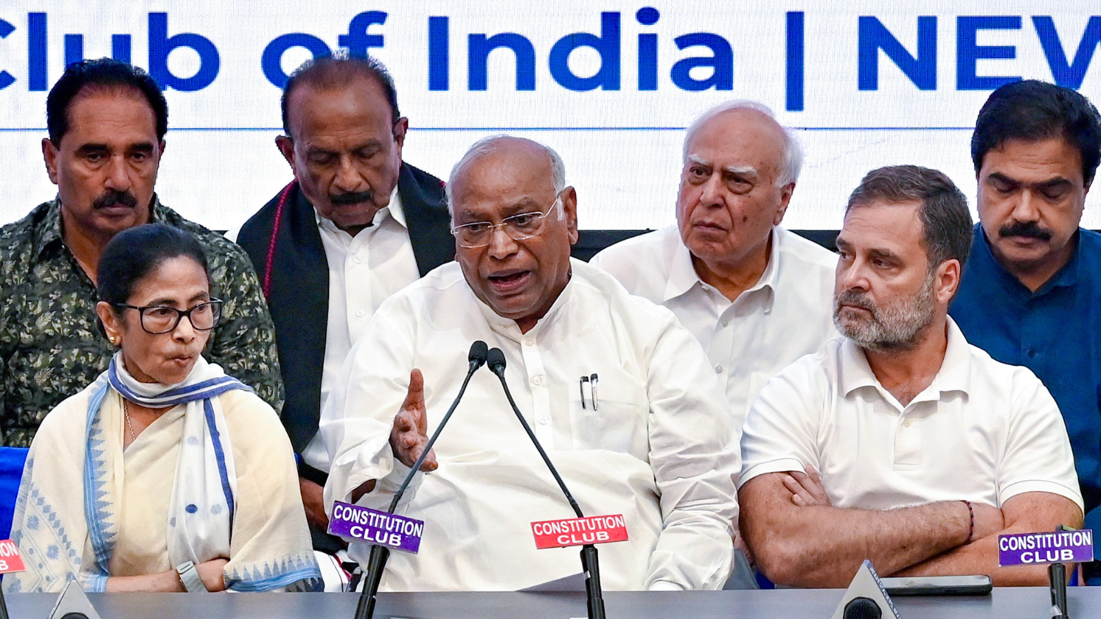 TMC में बगावत, इंडिया गठबंधन में झंझावात, परिसीमन बिल के लिए क्या बीजेपी जुटा लेगी दो तिहाई बहुमत?