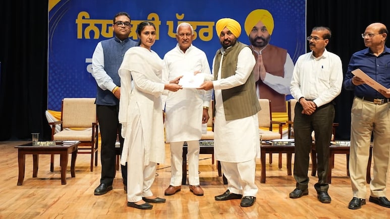 मुख्यमंत्री भगवंत सिंह मान ने पीएसपीसीएल में नियुक्त 665 युवाओं को नियुक्ति पत्र सौंपे, बताई सरकार की उपलब्धियां