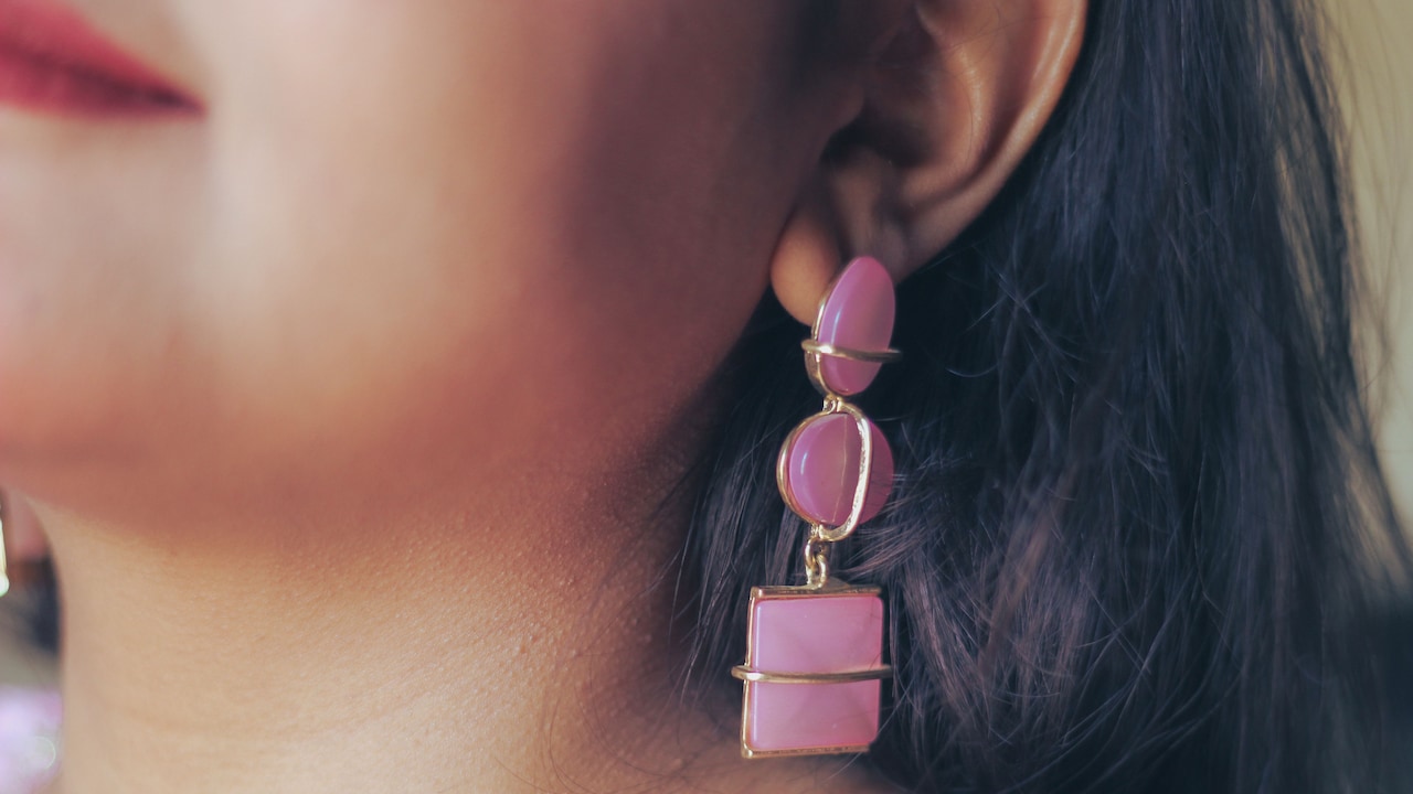 7 Earrings That Work For Both Office And Weekend Looks 7 Earrings That Work For Both Office And Weekend Looks