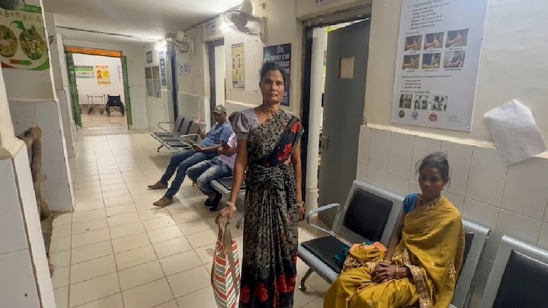 महिला को सांप ने डसा तो उसे डिब्बे में बंद कर जिंदा अस्पताल ले पहुंची, हिम्मत देख डॉक्टर भी हैरान!