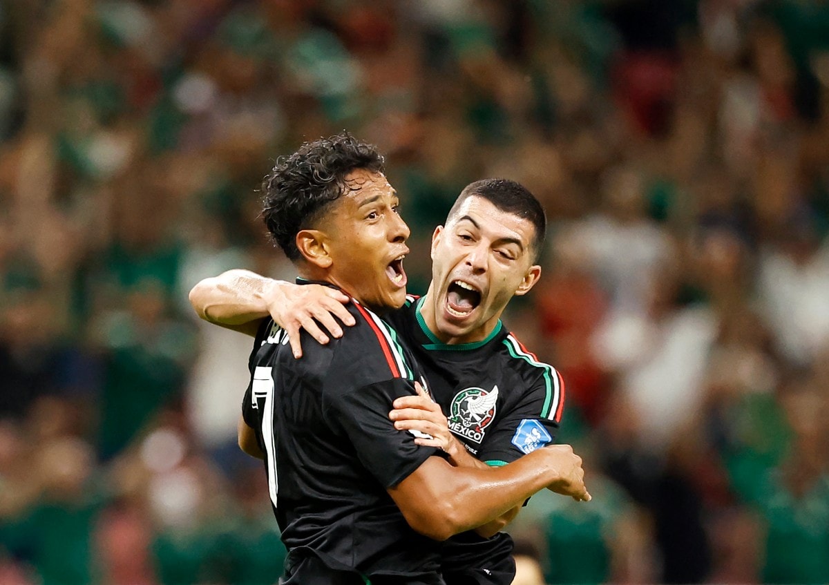 Mexico become first team to reach World Cup knockout stage after 1-0 win over South Korea