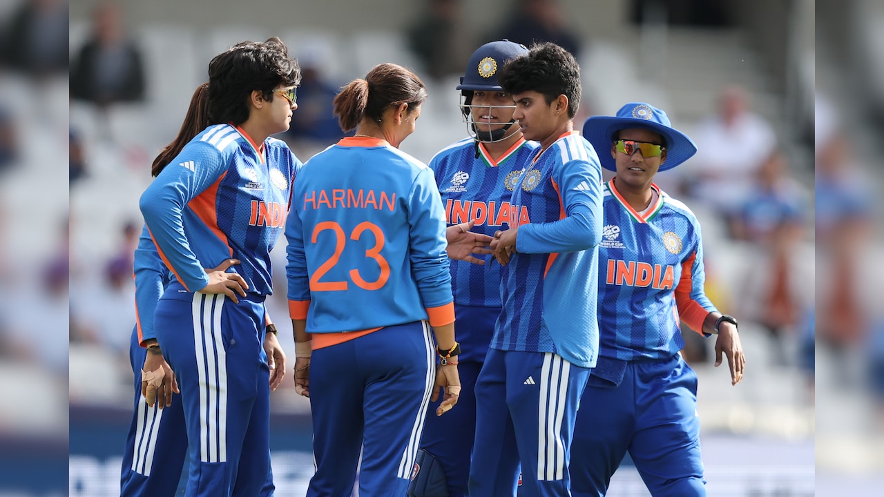 IND vs SA Live Score, Womens T20 World Cup 2026: श्री चरणी की फिरकी का जादू, साउथ अफ्रीका के 2 विकेट गिरे