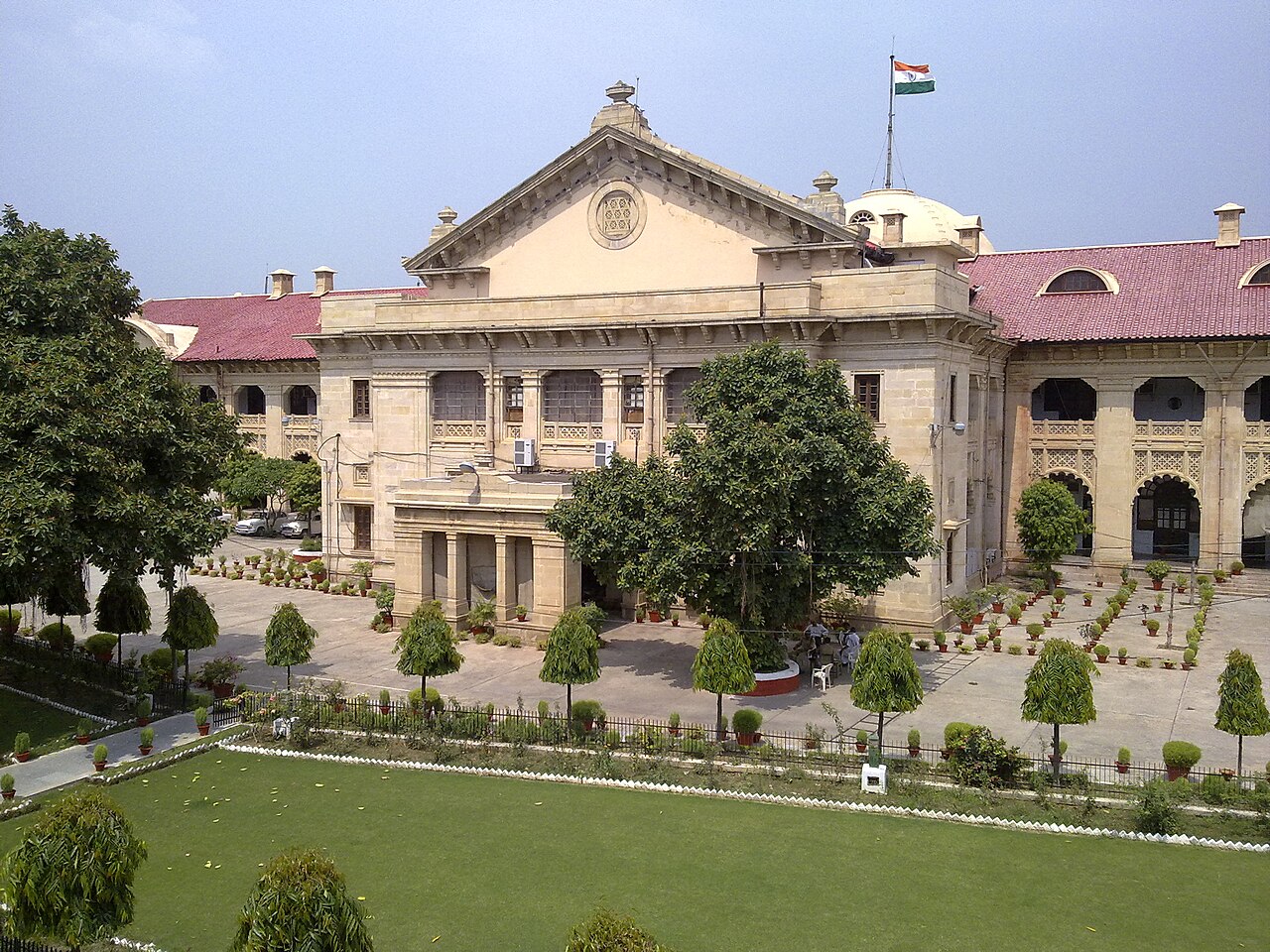 गाजीपुर में होटल कारोबारी की हत्या का मामला पहुंचा हाईकोर्ट, बुलडोजर एक्शन से पहले लगी याचिका