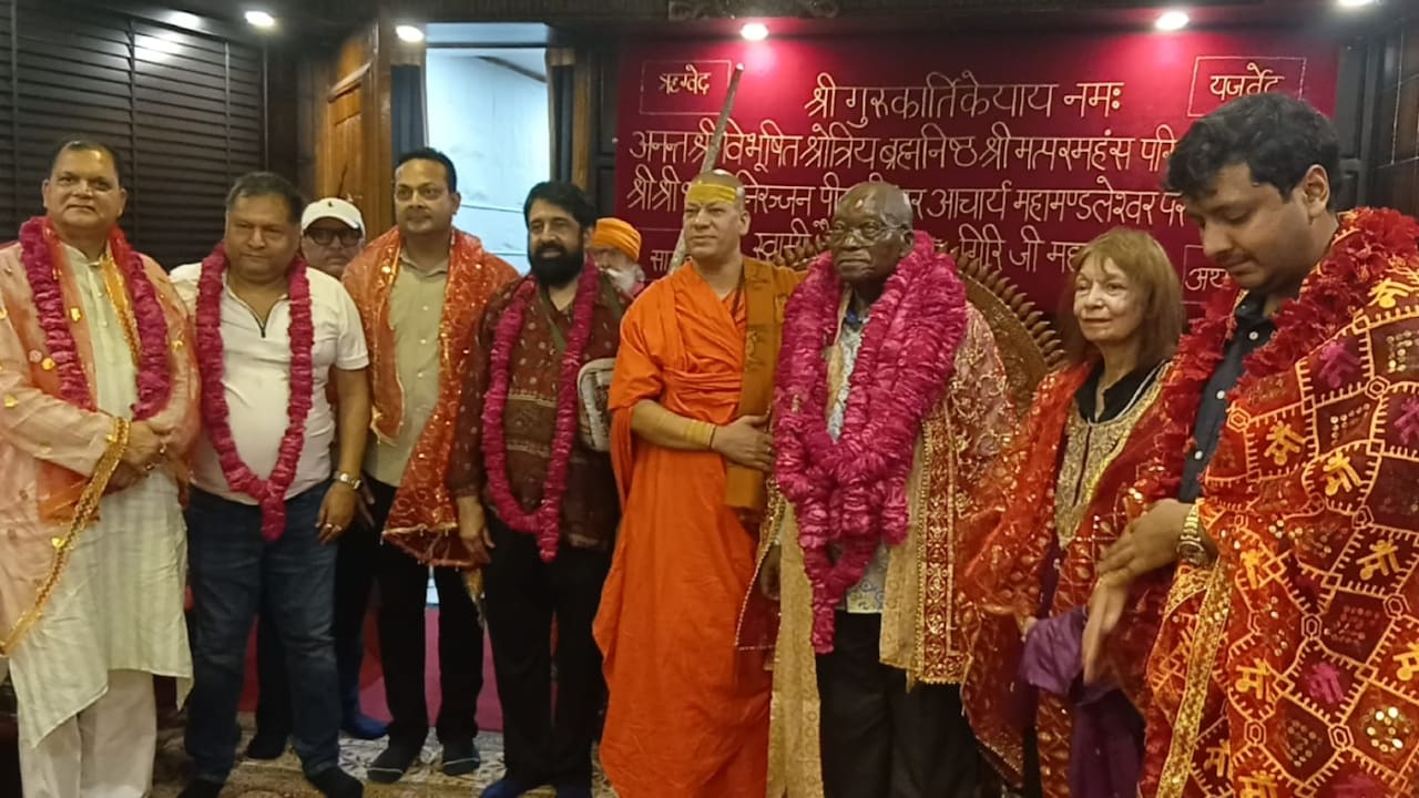 हरिद्वार में दक्षिण अफ्रीका के पूर्व राष्ट्रपति जैकब जूमा ने की पूजा, मां काली से चुनाव जीतने की मांगी दुआ 