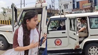 NEET से पहले फरिश्ता बनकर पहुंचे ADCP, &nbsp;परेशान छात्रा को अपनी गाड़ी से पहुंचाया सेंटर, जमकर हो रही है तारीफ