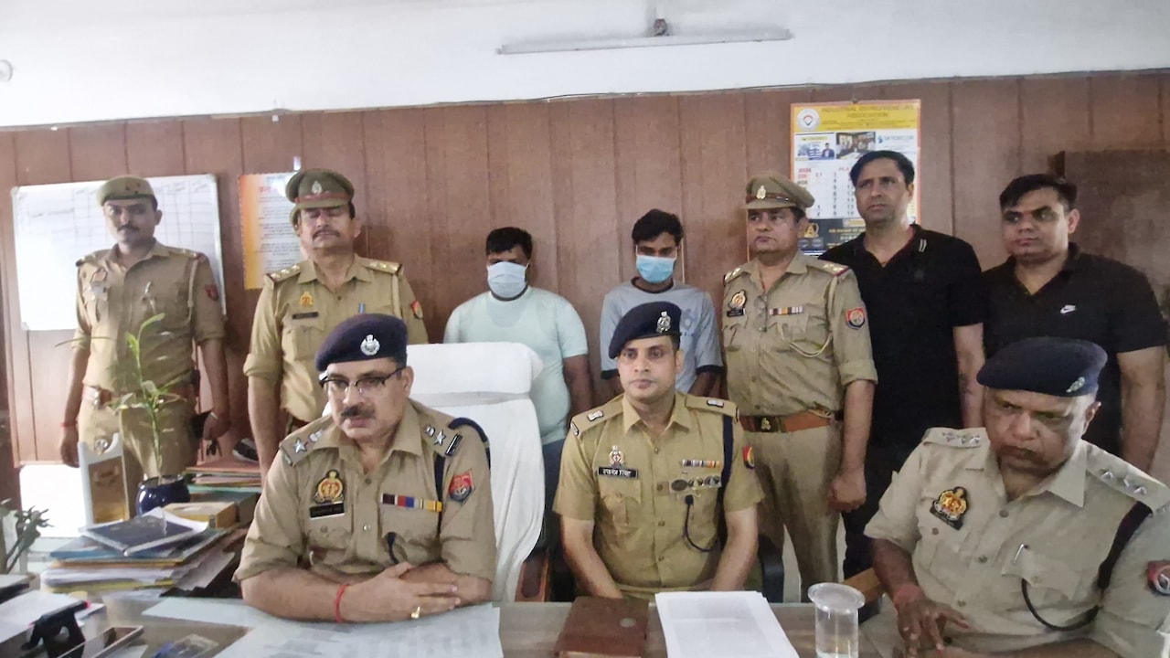 ग्रेटर नोएडा में पुलिस और बदमाशों के बीच मुठभेड़, पुलिस ने 50 लाख की ज्वेलरी और 11 लाख रुपये किया बरमाद