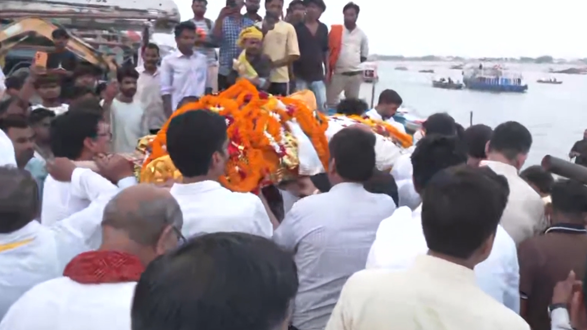 Indian Shooting Legend Jaspal Rana Cremated in Varanasi