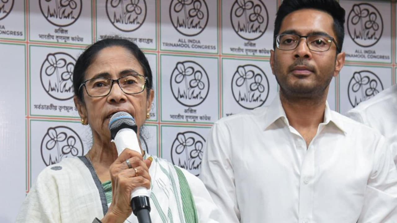 बंगाल के चुनाव में हार, बगावत और बिखराव: कब क्या हुआ कि केवल 13 दिनों में ममता की टीएमसी का हो गया पतन